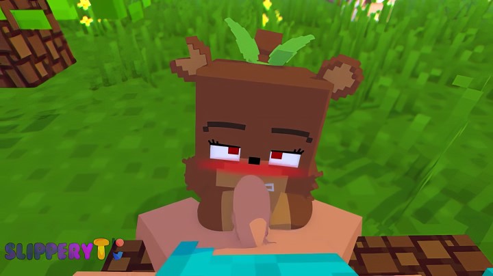 Персонаж Minecraft со скином няшного медведя трахается в лесу с другим игроком