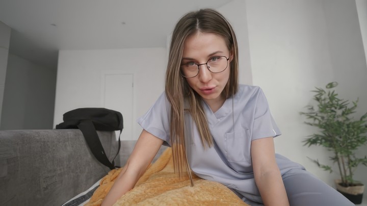 Лучшее средство от всех болезней - домашний секс, - уверена русская медсестра в очках