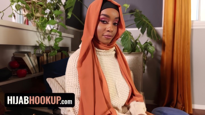 Негритянка мусульманка за отсутствие завтрака перед мужем извиняется - в киску сношается